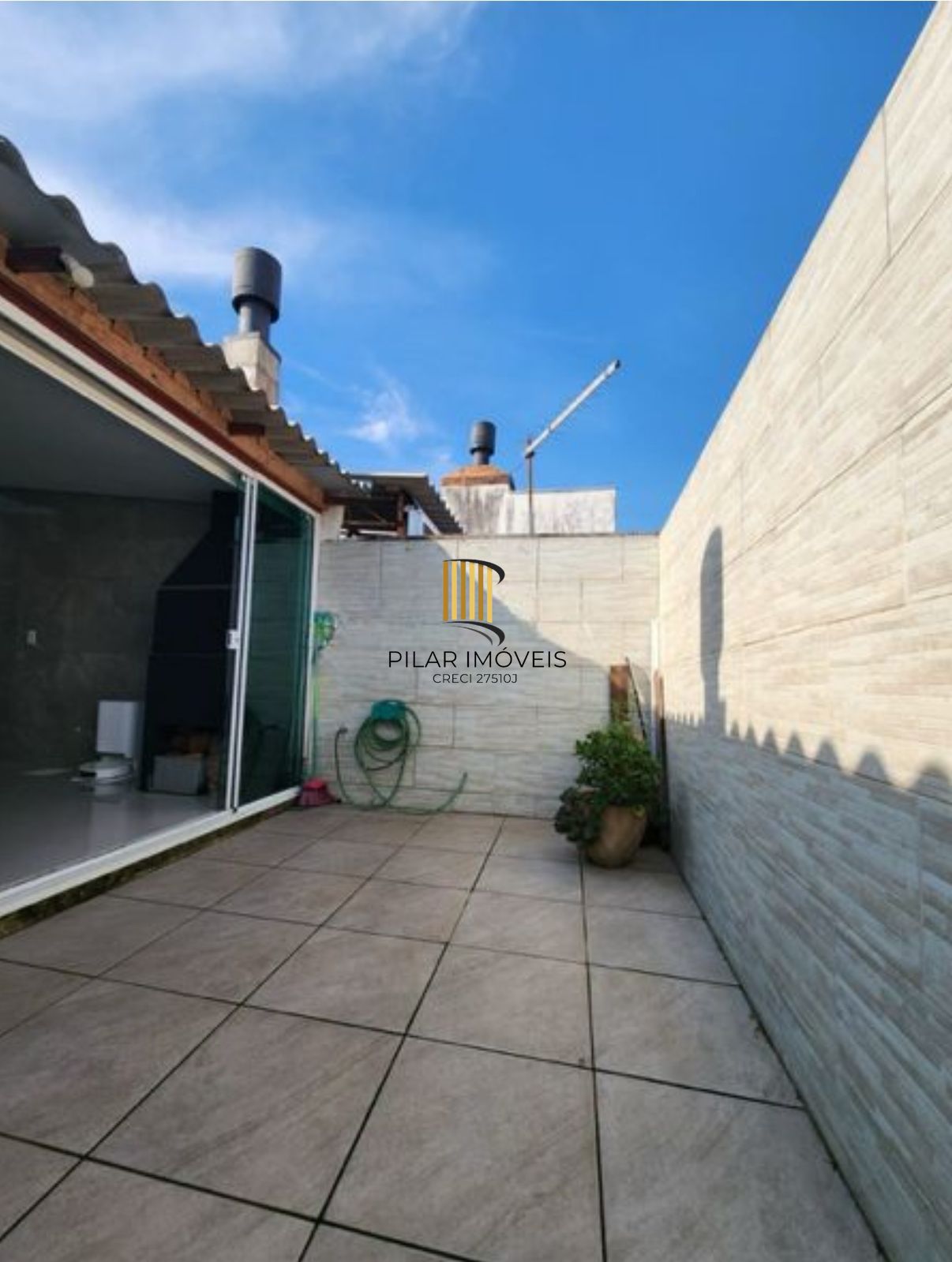 Casa em Condomínio com 2 quartos e 73m² à venda em Jardim Algarve, Alvorada.