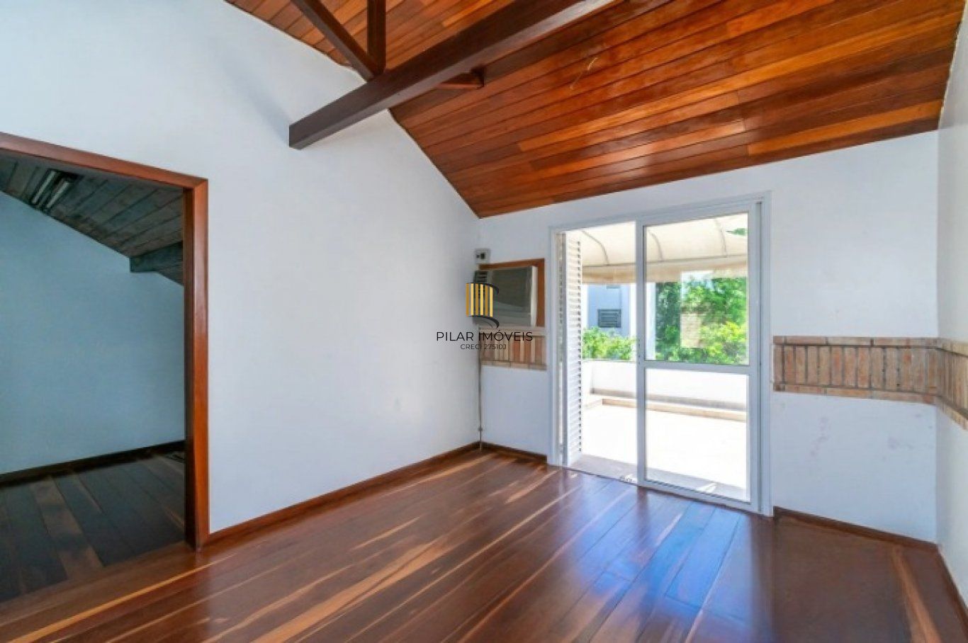 Casa com 3 quartos, 1 suíte, 2 vagas, e 234m² à venda no bairro Tristeza