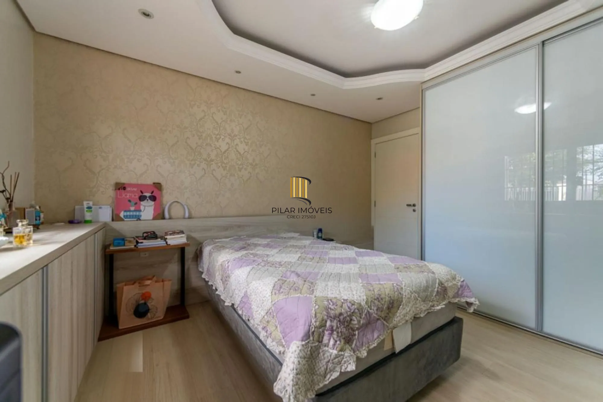 Casa com 4 quartos,1 Suite, 2 vagas e 450m² à venda em Sarandi.