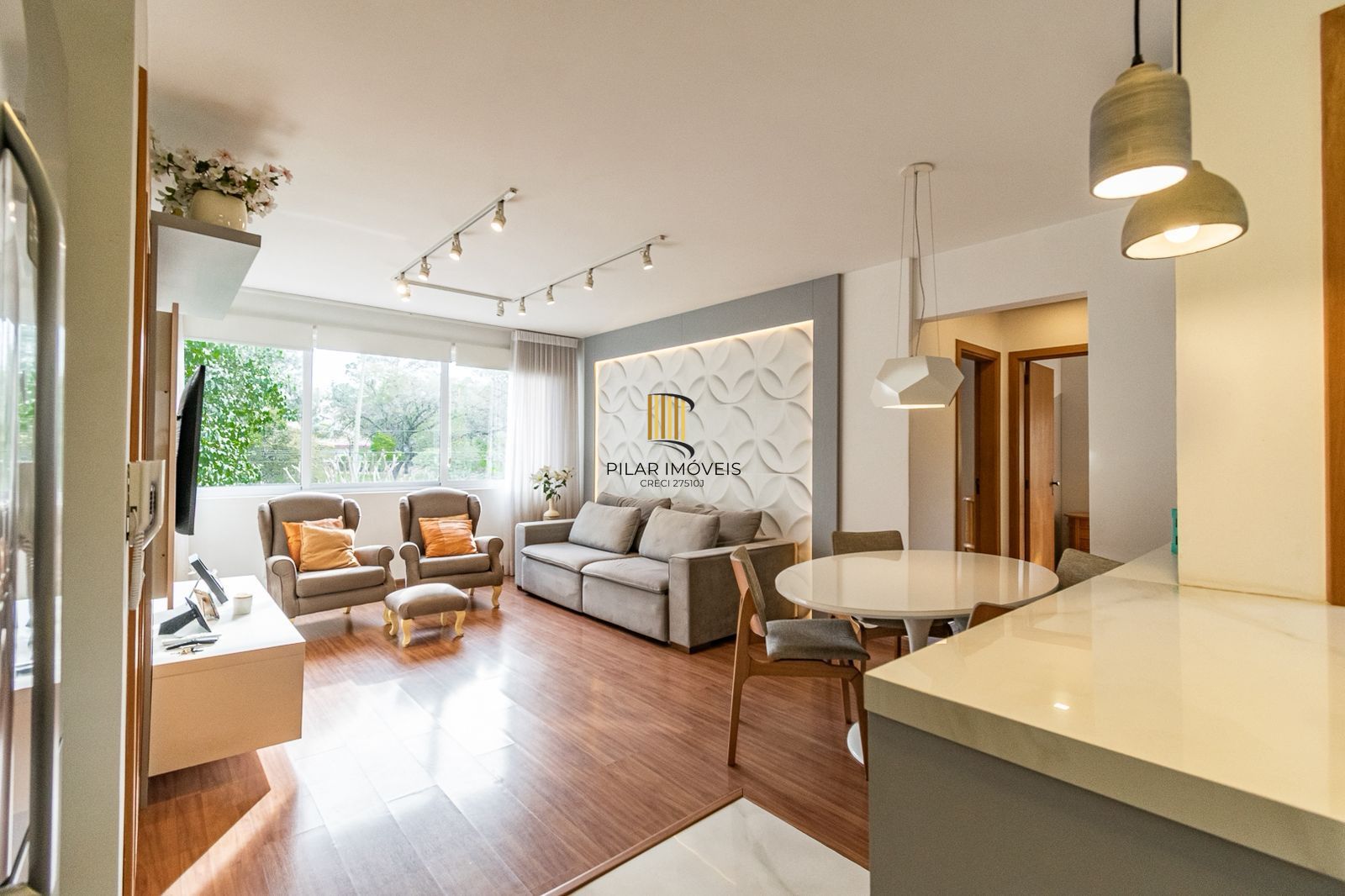 Apartamento 2 quartos, 1 suíte, 74m² e elevador no bairro Vila Ipiranga. - Pilar Imóveis