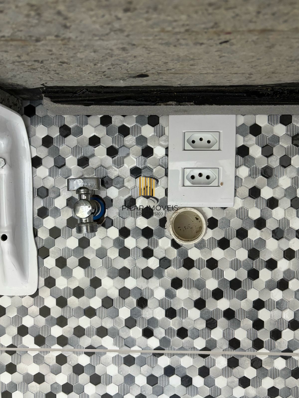 Apto de 1 dormitório Semi Mobiliado segundo andar no bairro Jardim Itu