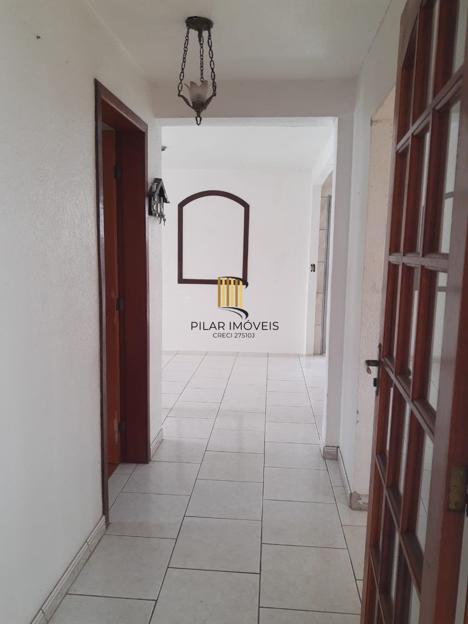 Casa de 2 Quartos e 2  vagas de garagem no Parque Granja em Cachoeirinha.