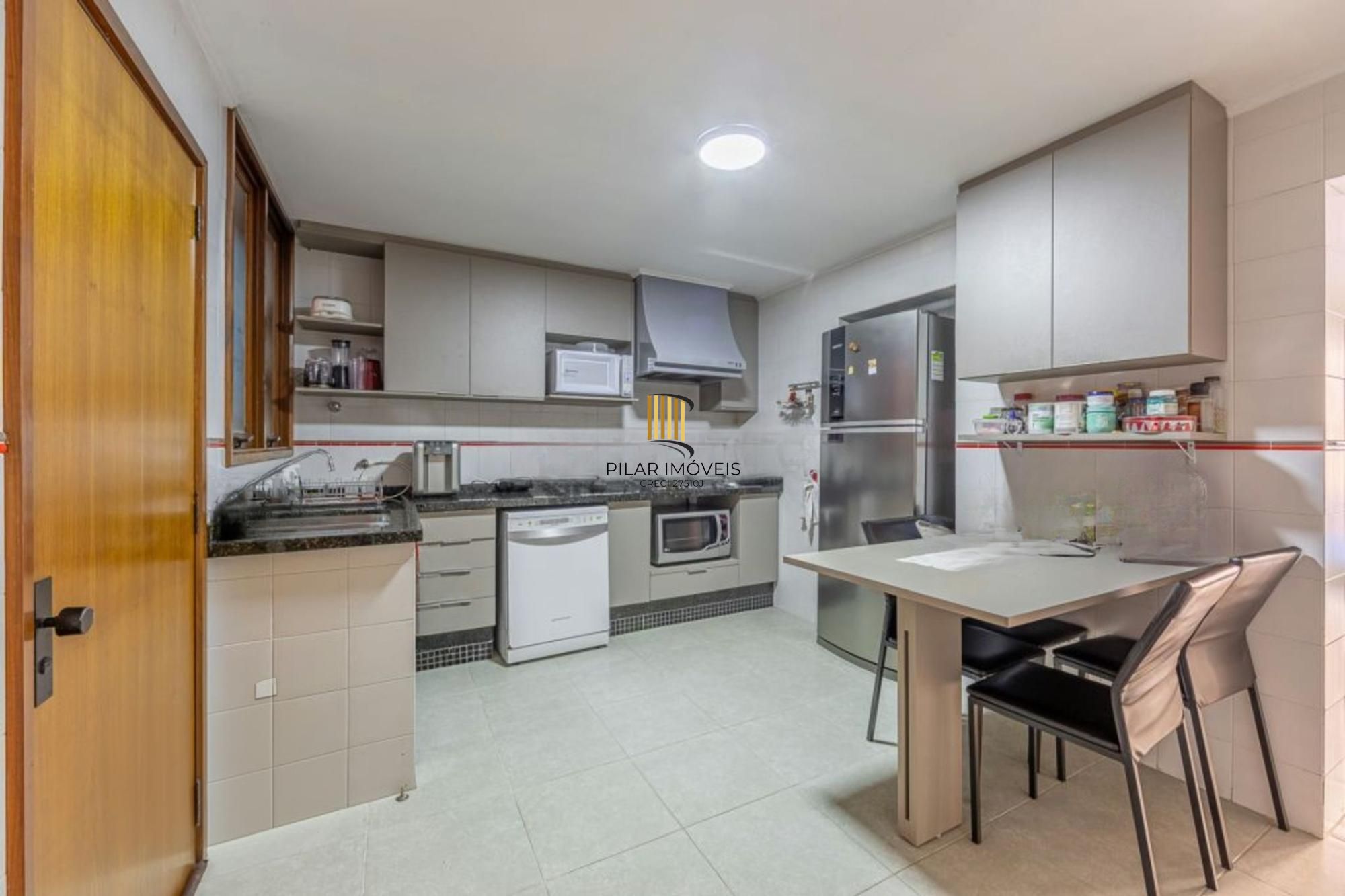 Casa com 4 Quartos, 4 banheiros, 4 vagas e 300 m² á venda  Chácara Das Pedras.