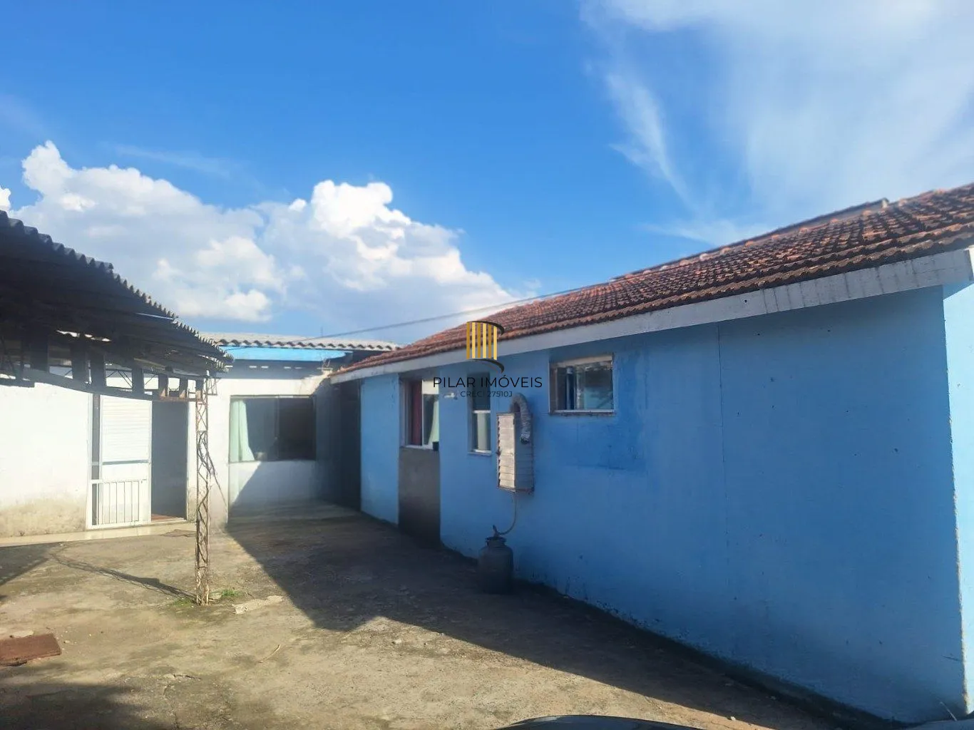 Casa de 3 quartos e 4 vagas de garagem em Canoas.