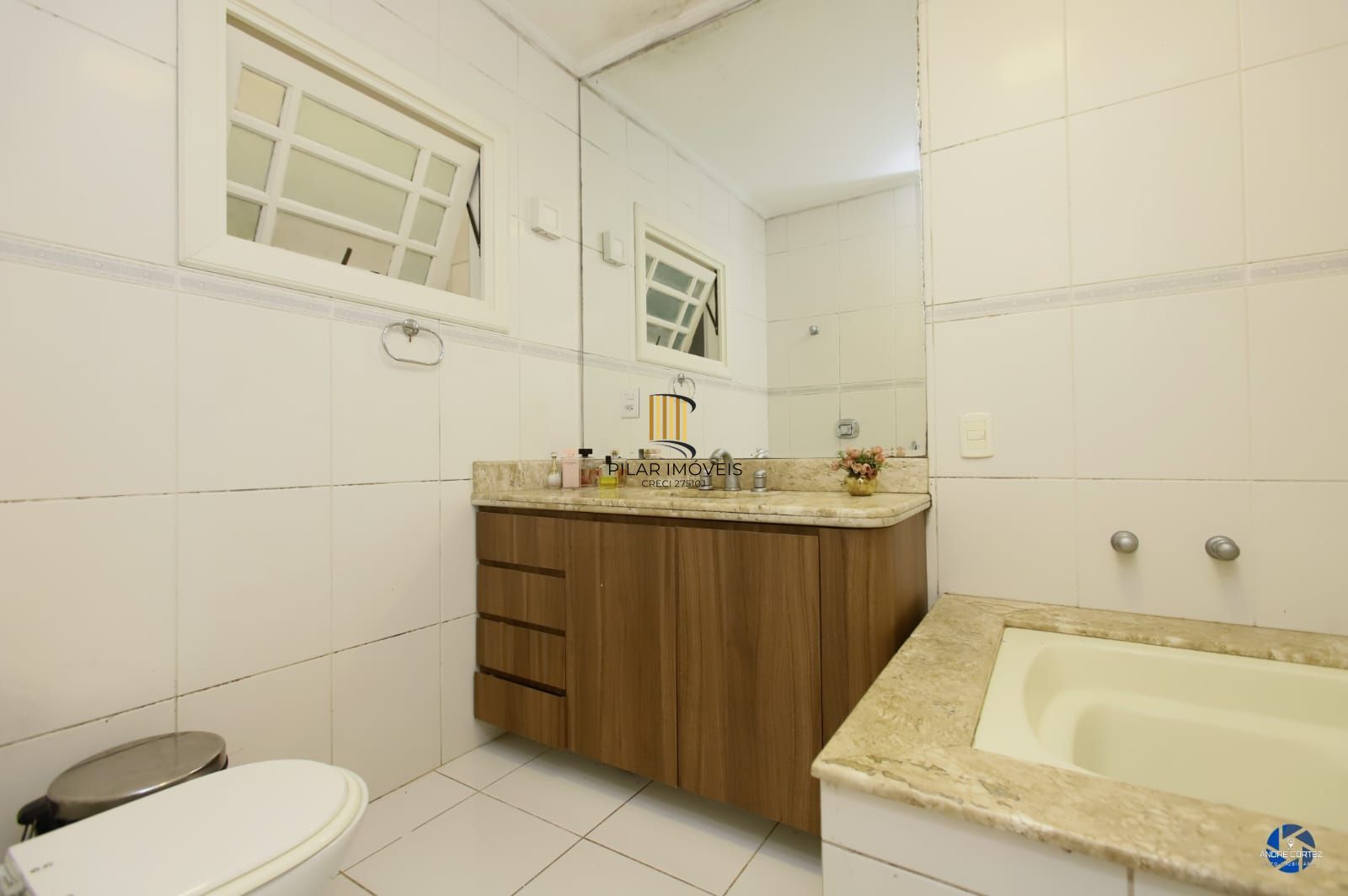 Casa com 4 dormitórios no Bairro Chácara das Pedras