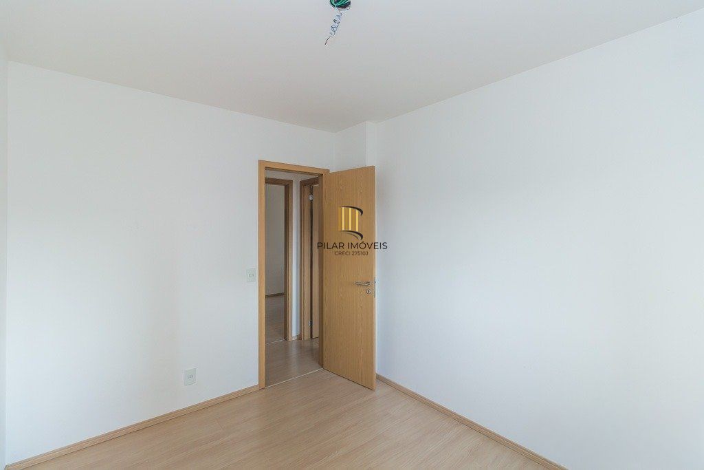 Apartamento com 3 dormitórios, 1 suíte, 1 vaga e elevador no Passo da Areia