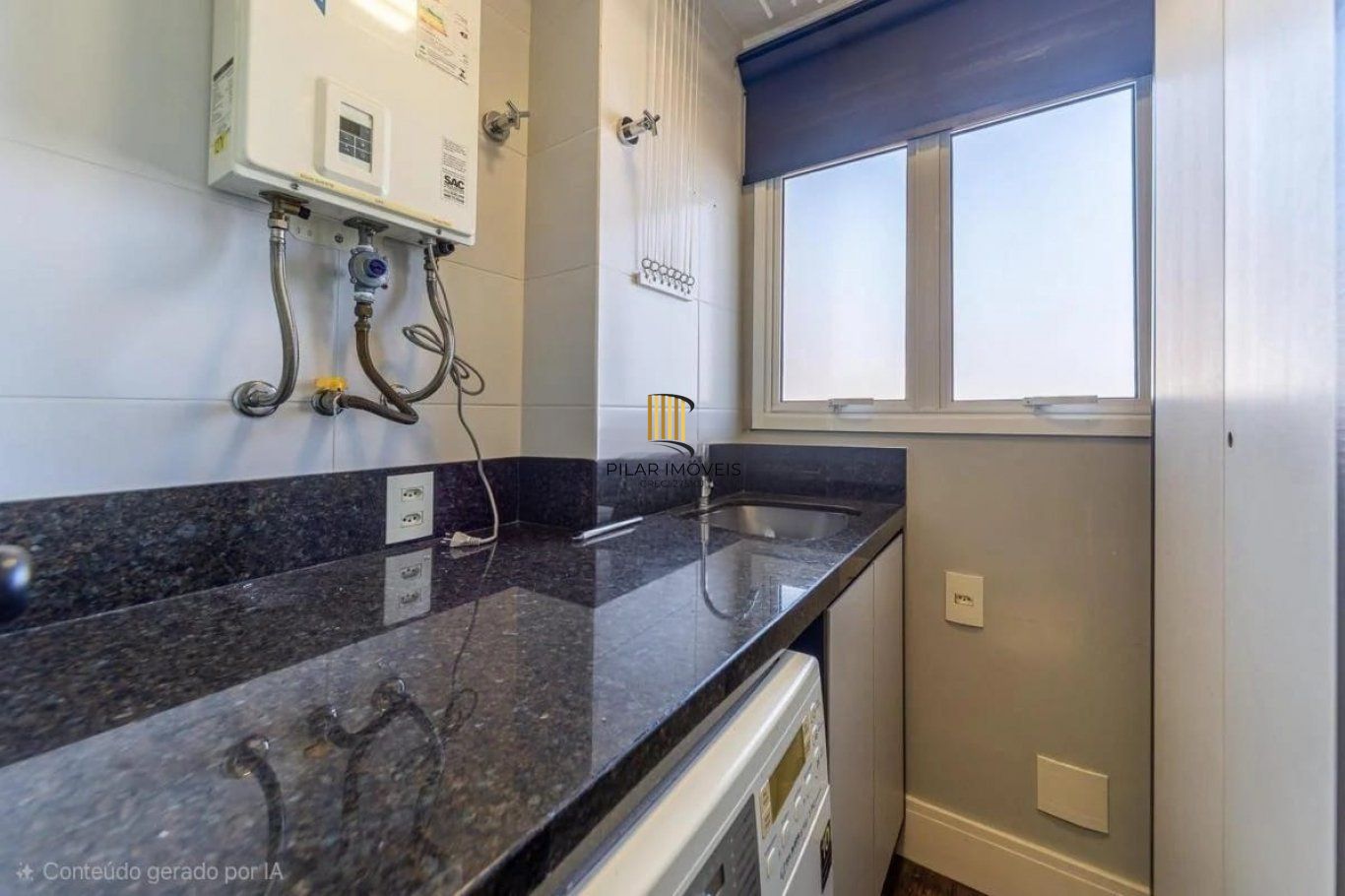 Apartamento 2 Dormitórios, Suíte, 2 vagas e elevador no Passo da Areia