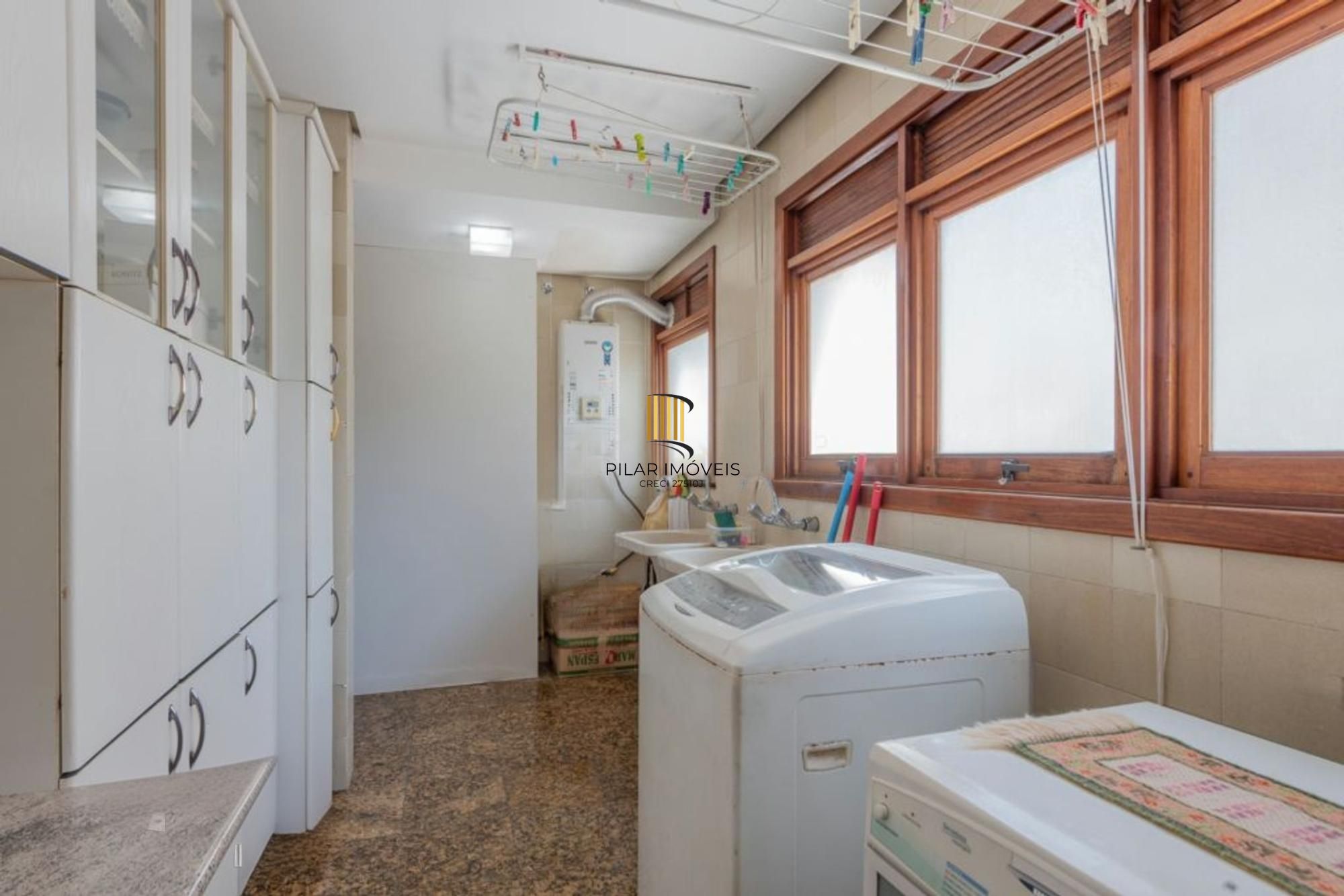 Apartamento de 4 dormitórios, 2 suítes, 2 vagas e elevador na Castro Alves.