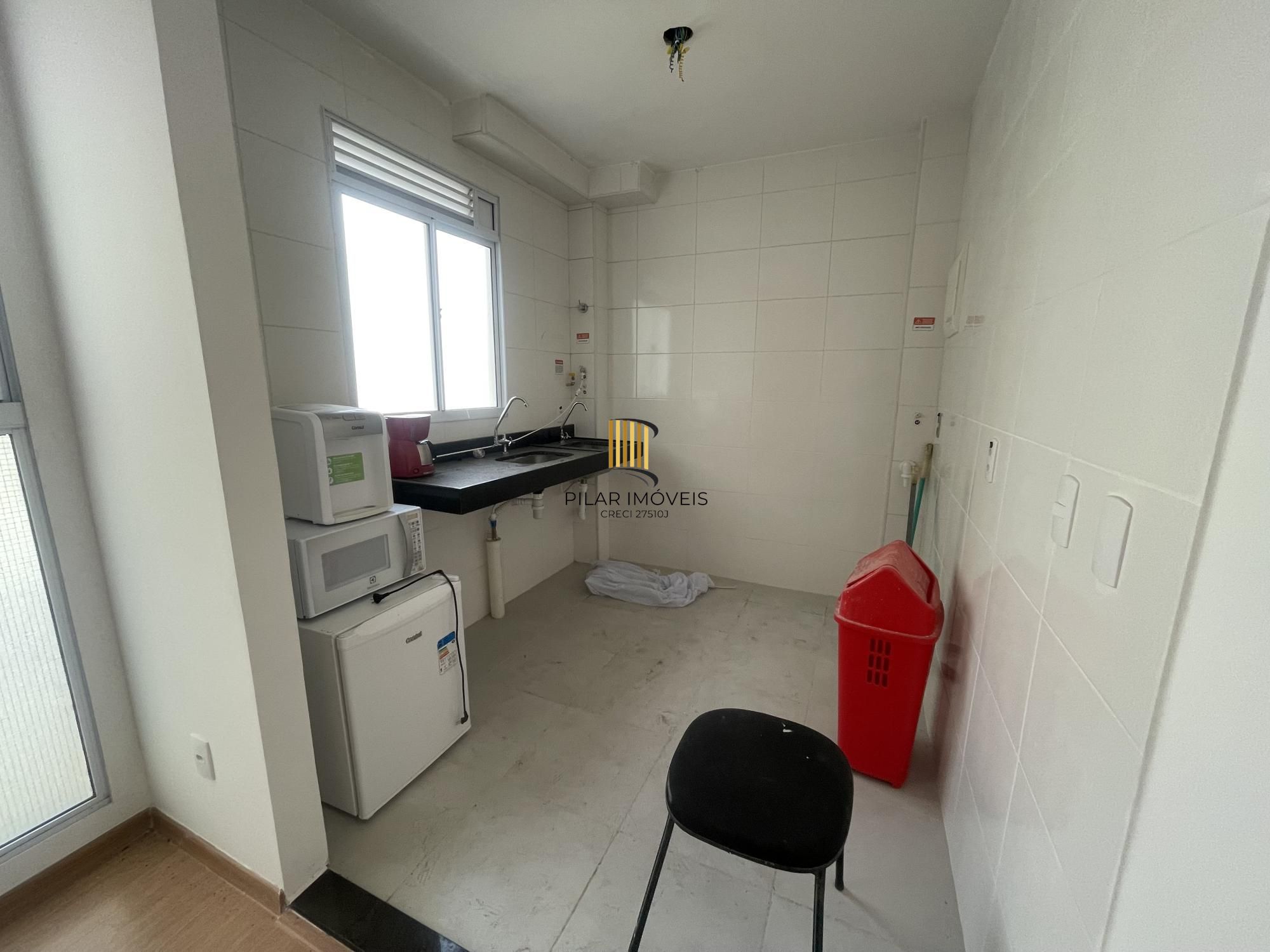 Apartamento 2 dormitórios, 1 vaga e Piscina na Av. Protásio Alves