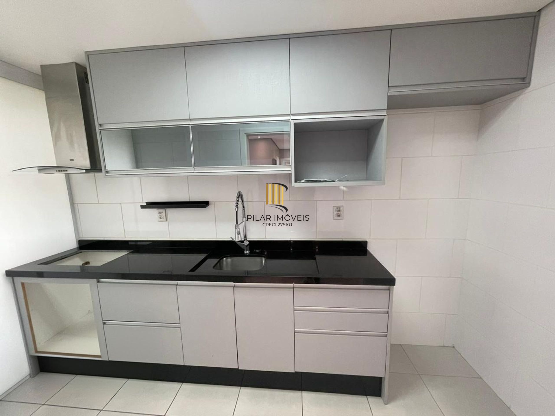 Apartamento com 2 dormitorios, com elevador e 1 vaga de garagem em Canoas.