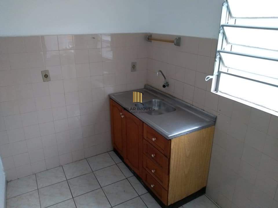 Apartamento com 1 quarto e portaria 24hrs e interfone no bairro Sarandi