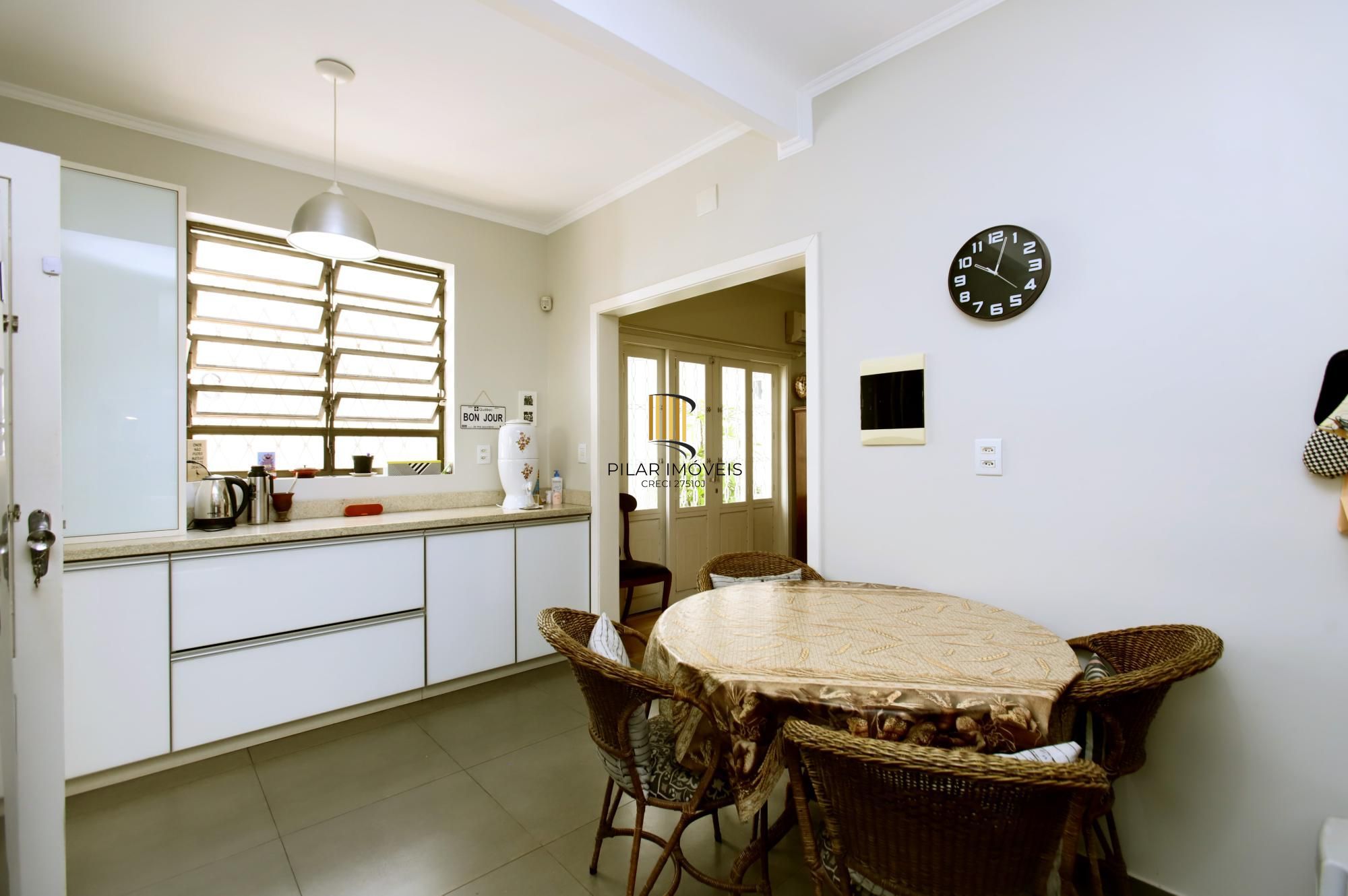 Casa de 4 quartos, 3 banheiros, 3 vagas no bairro Rio Branco