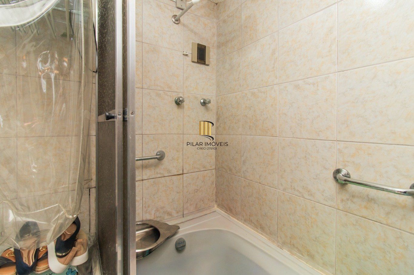 Apartamento 2 Quartos com Suíte e Pátio no Menino Deus