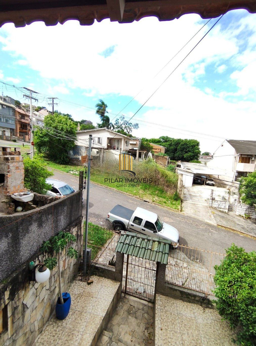 Casa com 3 Quartos, 3 Banheiros, 2 vagas No Bairro Nonoai.