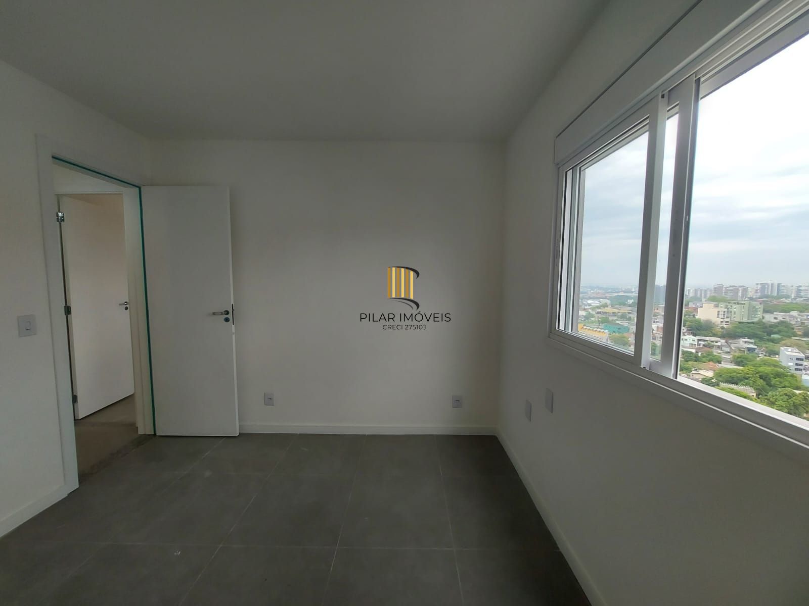 Apartamento de 2 quartos, suíte, elevador e 1vaga no bairro Jardim Sabará