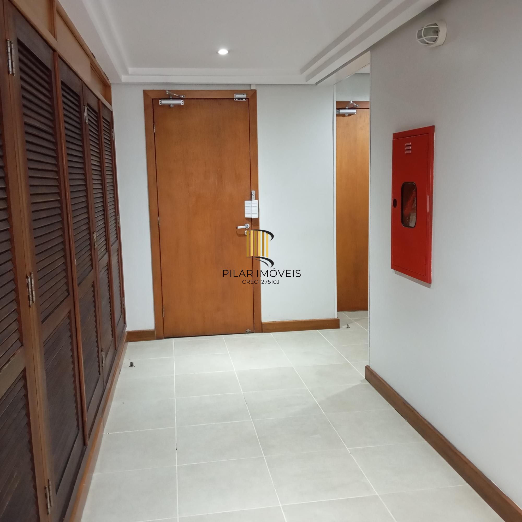 Apartamento com 2 Dormitórios, Vaga Dupla e Elevador no Floresta