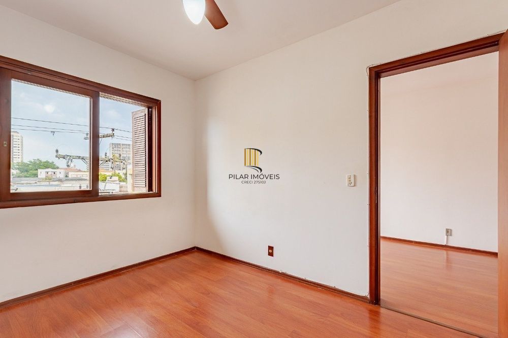 Apartamento com 1 Suite, sacada e 1 vaga de garagem no bairro Cidade Baixa