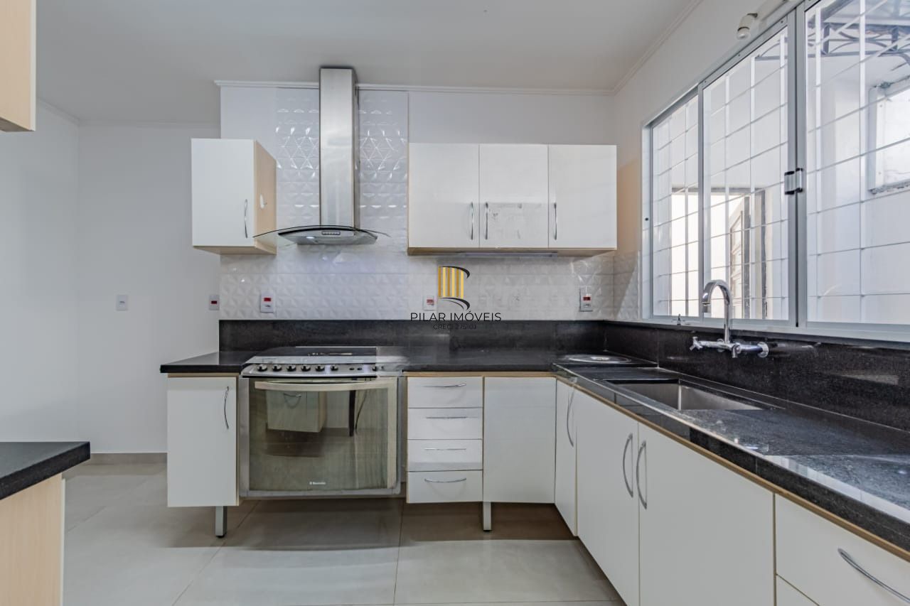 Casa com 3 dormitórios e 4 vagas no Bairro Jardim Lindóia