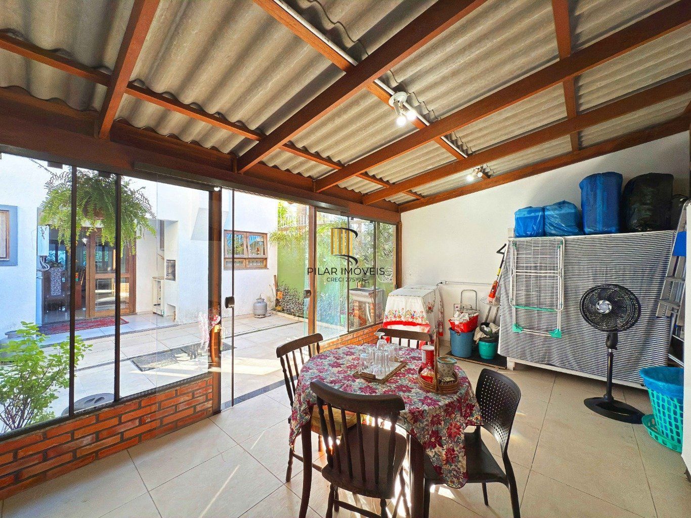 Casa semi mobiliada 3 quartos, suíte, 2 vagas no bairro Jardim Planalto