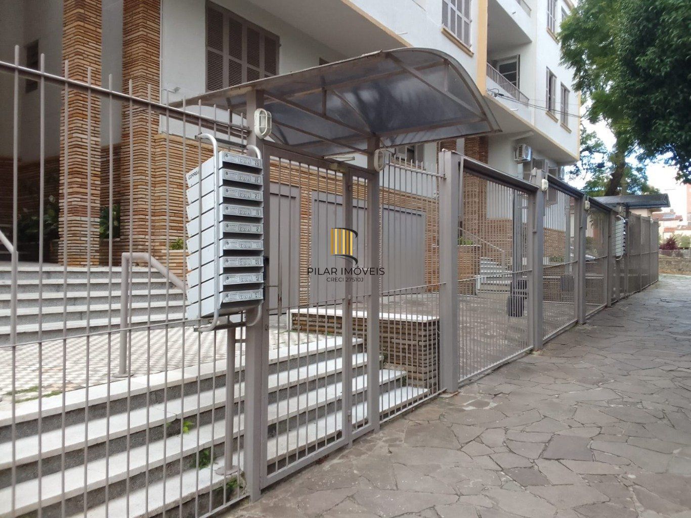 Apartamento de 2 dormitórios no Bairro petropolis em Porto Alegre.