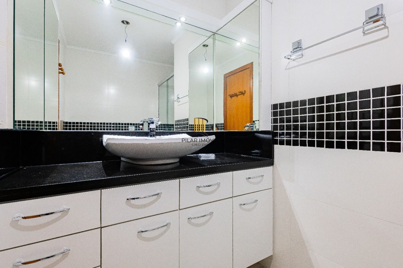 Apartamento à venda com 3 quartos 105m² no Bairro Petrópolis