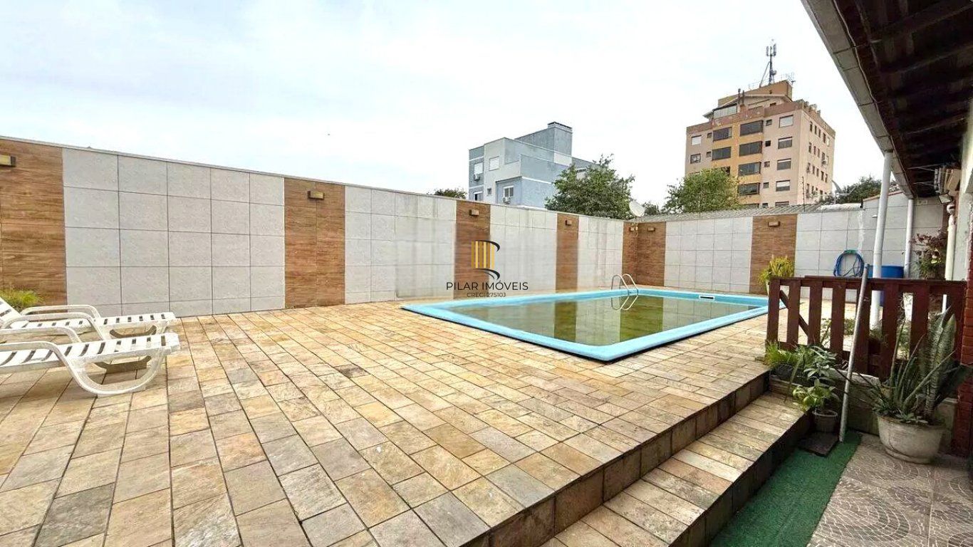 Casa de 3 dormitórios e  com 3 vagas de garagem no bairro City em Cachoeirinha.