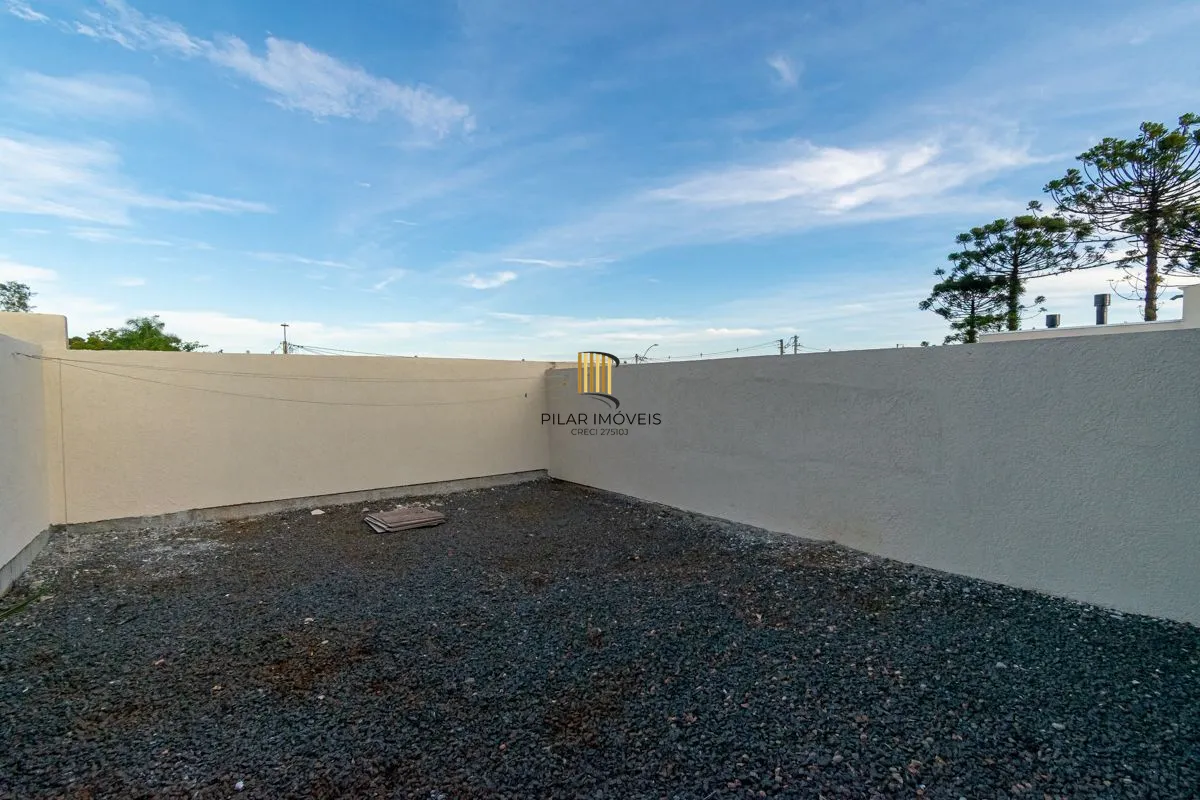 Casa 2 Dormitórios no Villaggio Blu, Pátio, 2 Vagas, Semi-Nova em Cachoeirinha