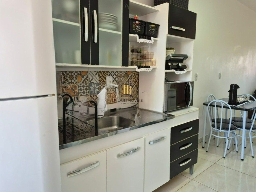 Apartamento de 2 dormitórios, 2 vagas de garagem no Bairro Olaria em Canoas.