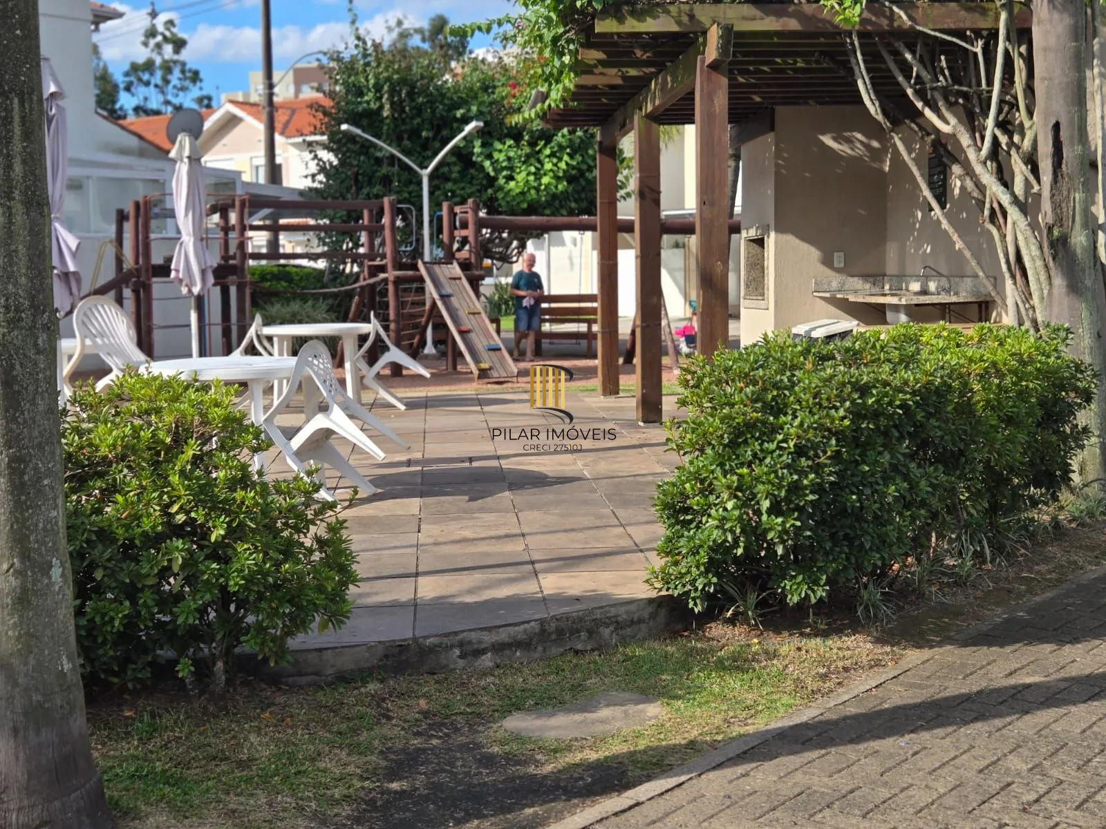 Casa de 2 dormitórios e 2 vagas de garagem em Canoas.