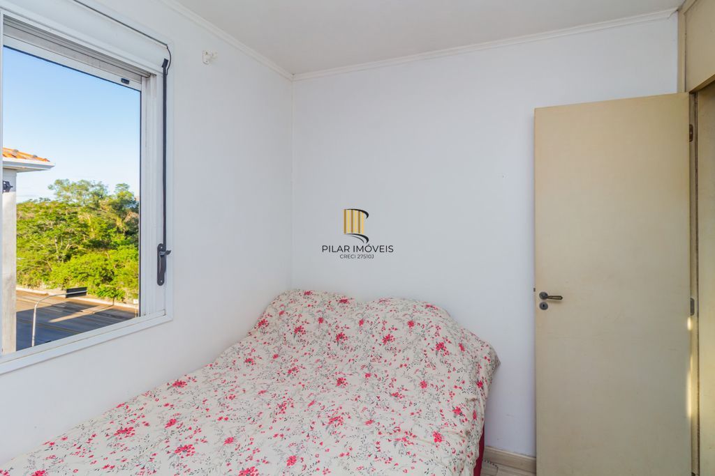 Apartamento com 2 dormitórios e 1 vaga de garagem no Bairro Humaitá