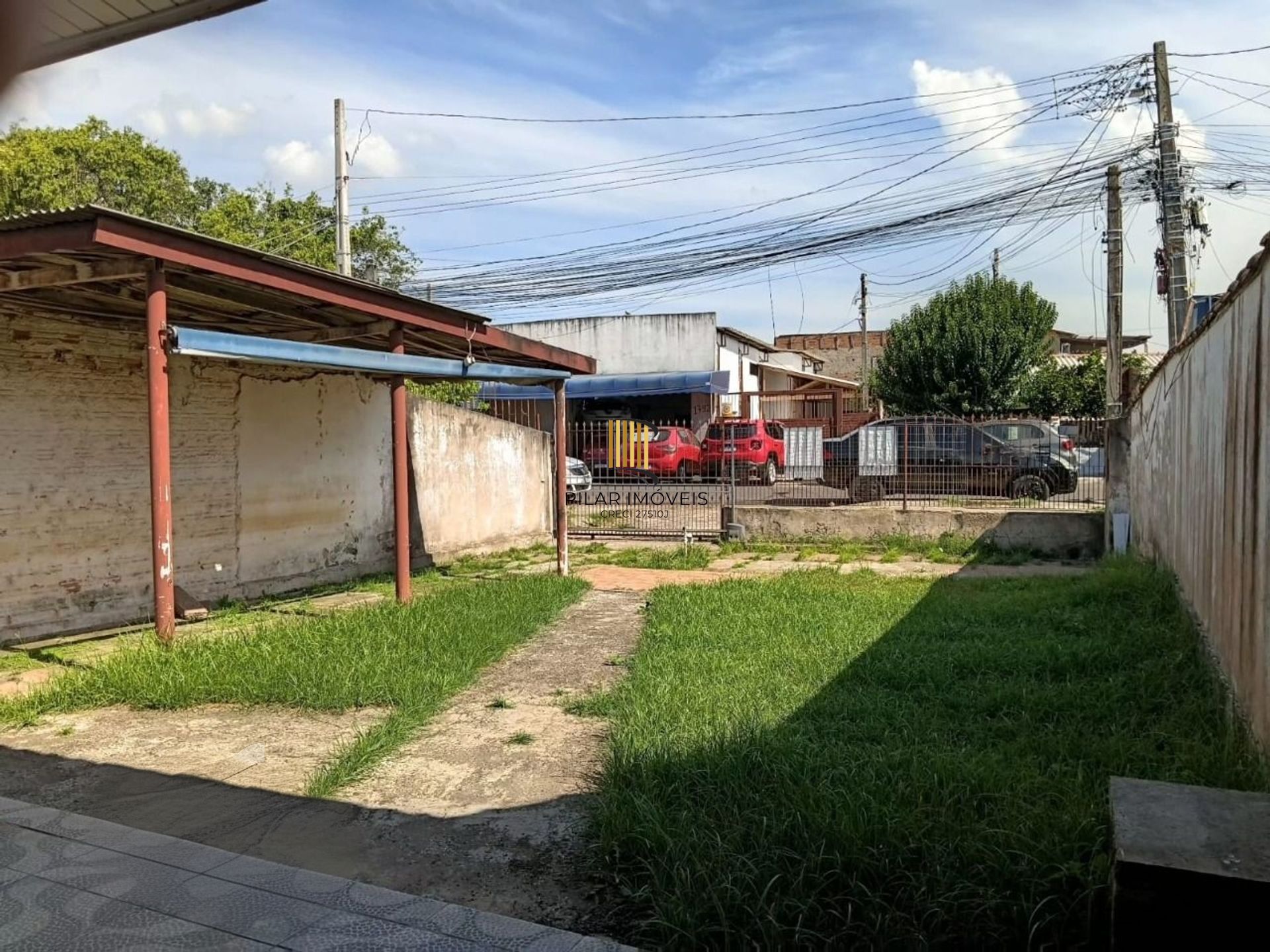Casa de 3 dormitórios e 2 vagas de garagem em Canoas.