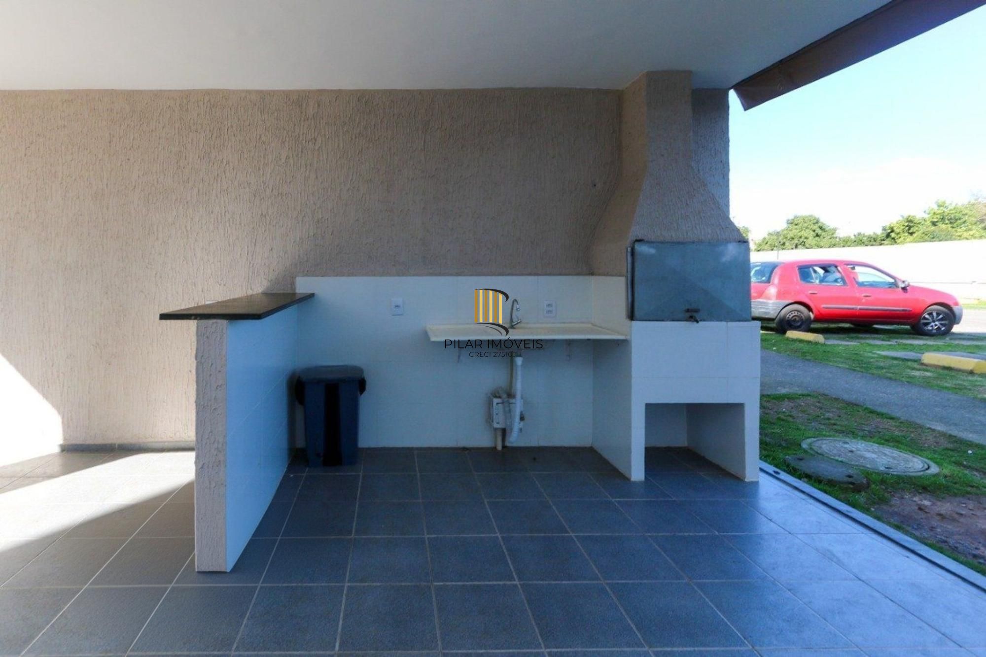 Apartamento com 1 dormitório e com 1 vaga de garagem em Canoas.