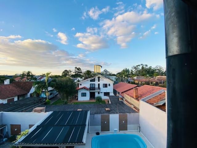 Casa de 3 dormitórios, elevador e 3 vagas de garagem em Canoas.