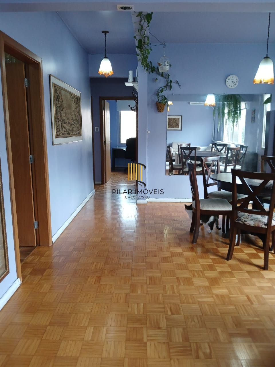 Apartamento com 2 dormitórios e 1 vaga de garagem no Bairro Floresta.