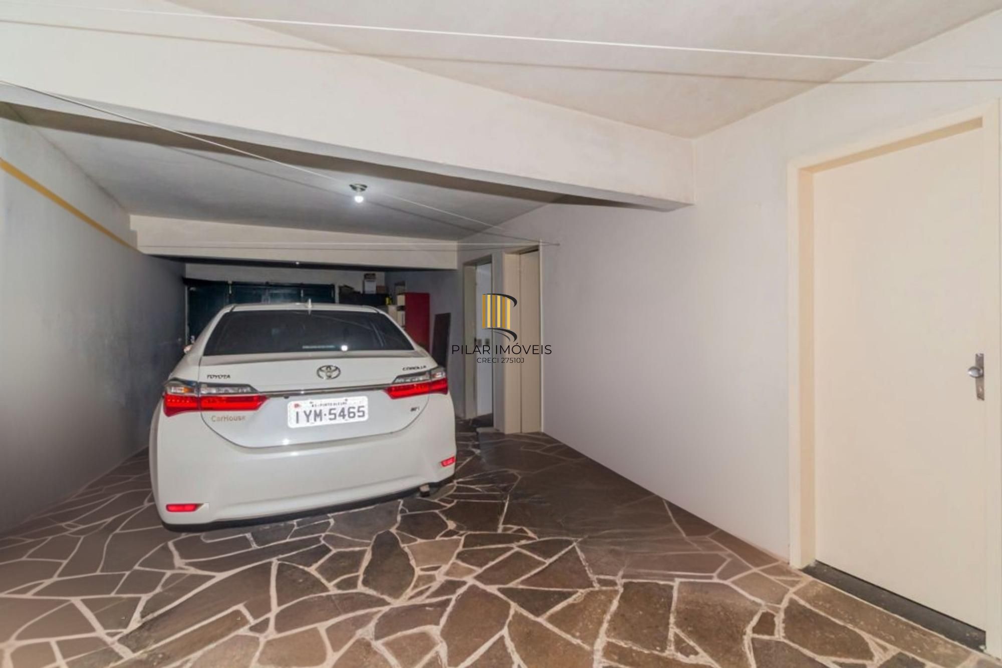 Casa com 255 metros privativos e pátio com piscina no Bairro Higienópolis