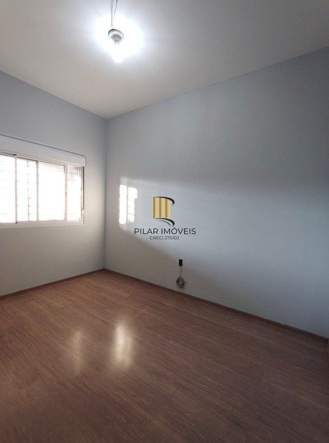 Casa com Lage, 3 dormitórios, 2 vagas de garagem no bairro Guajuviras.