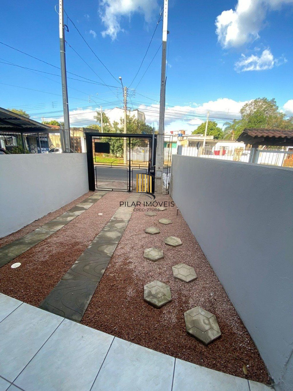 Casa de 2 dormitórios, 1 vaga de garagem em Cachoeirinha.