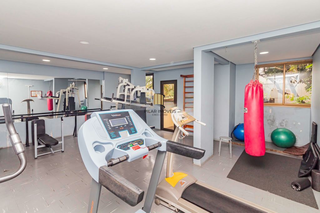 Apartamento com 3 quartos, vaga e elevador no Bairro Menino Deus