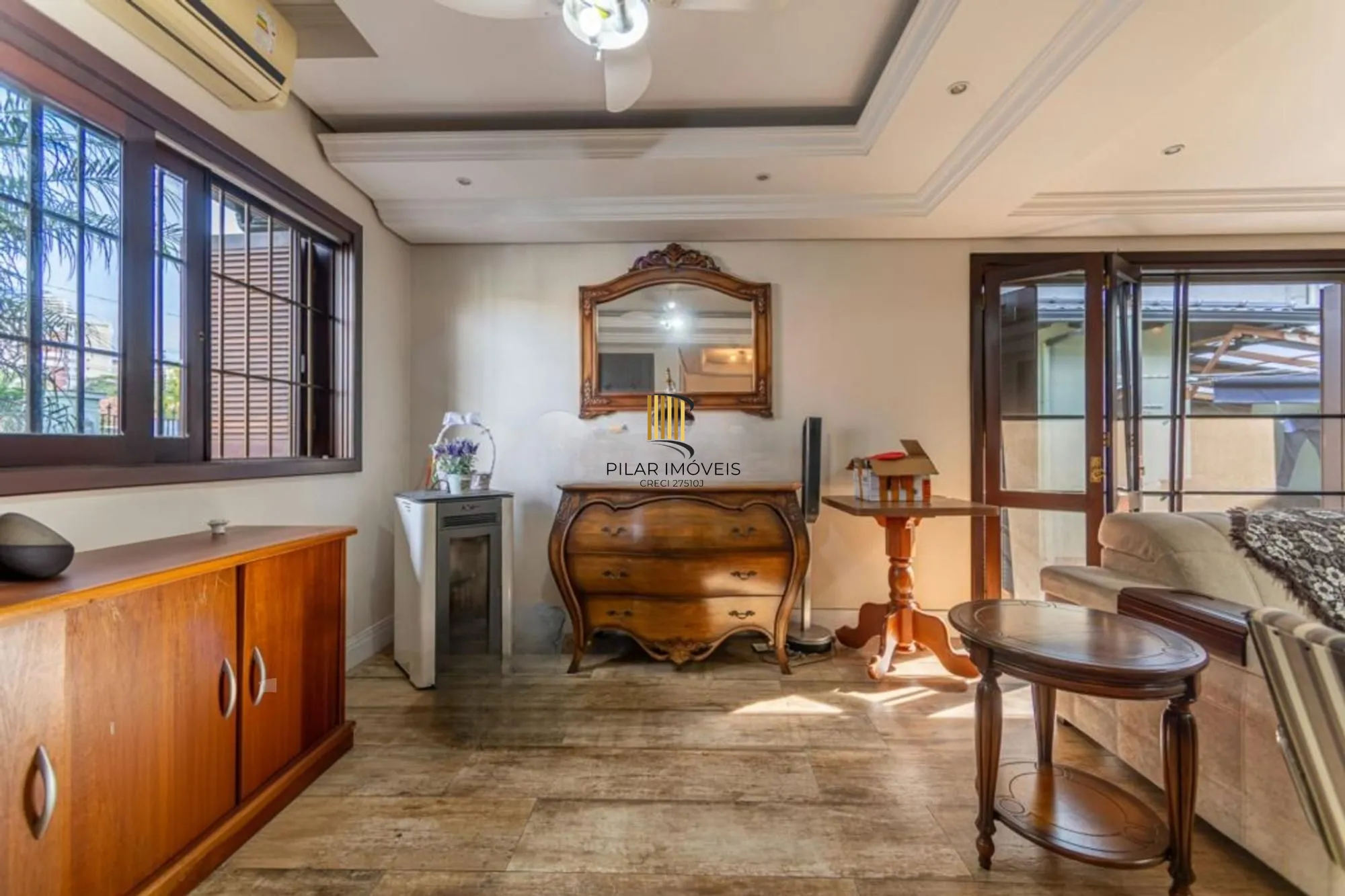 Casa com 4 quartos,1 Suite, 2 vagas e 450m² à venda em Sarandi.