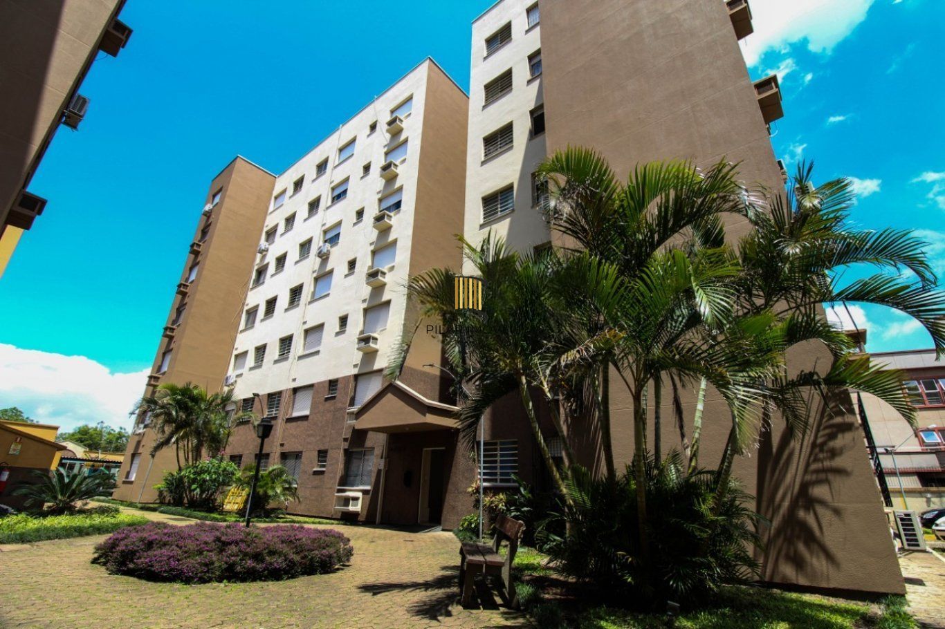Apartamento com 2 dormitórios, 1vaga de garagem e elevador no centro de Canoas.