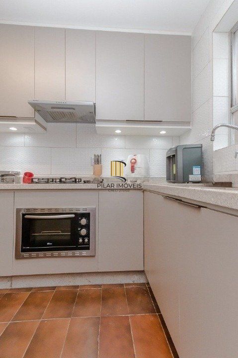 Apartamento com 3 quartos, 1 vaga e elevador no Petrópolis, Porto Alegre.