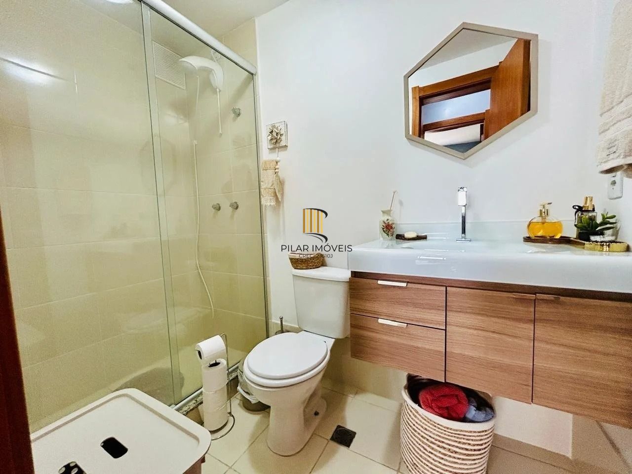 Apartamento 2 Dormitórios com Suíte, elevador e 2 Vagas no Alto Petrópolis