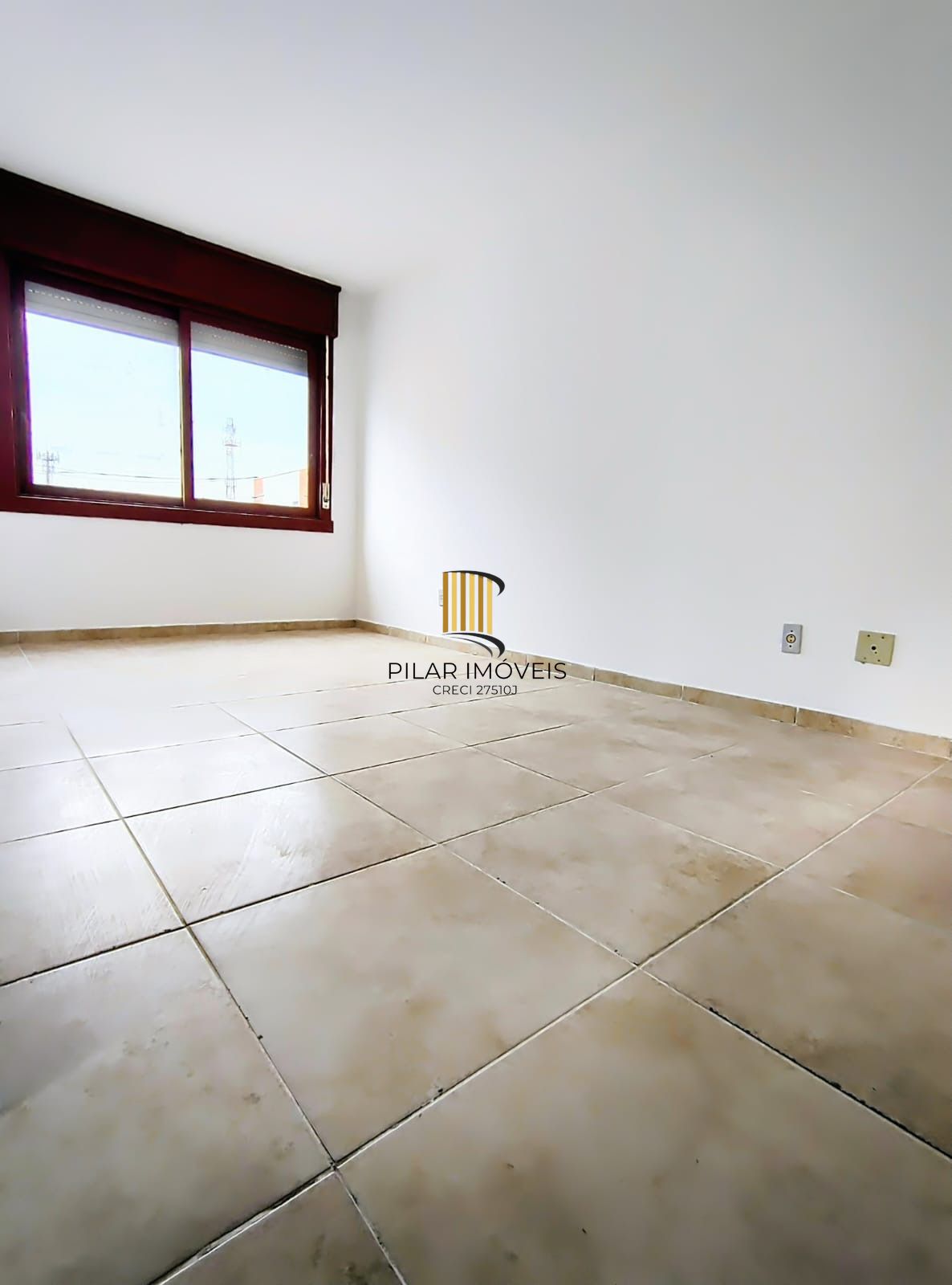 Apartamento com 66 m2 localizado na Rua Abaeté no Bairro Sarandi