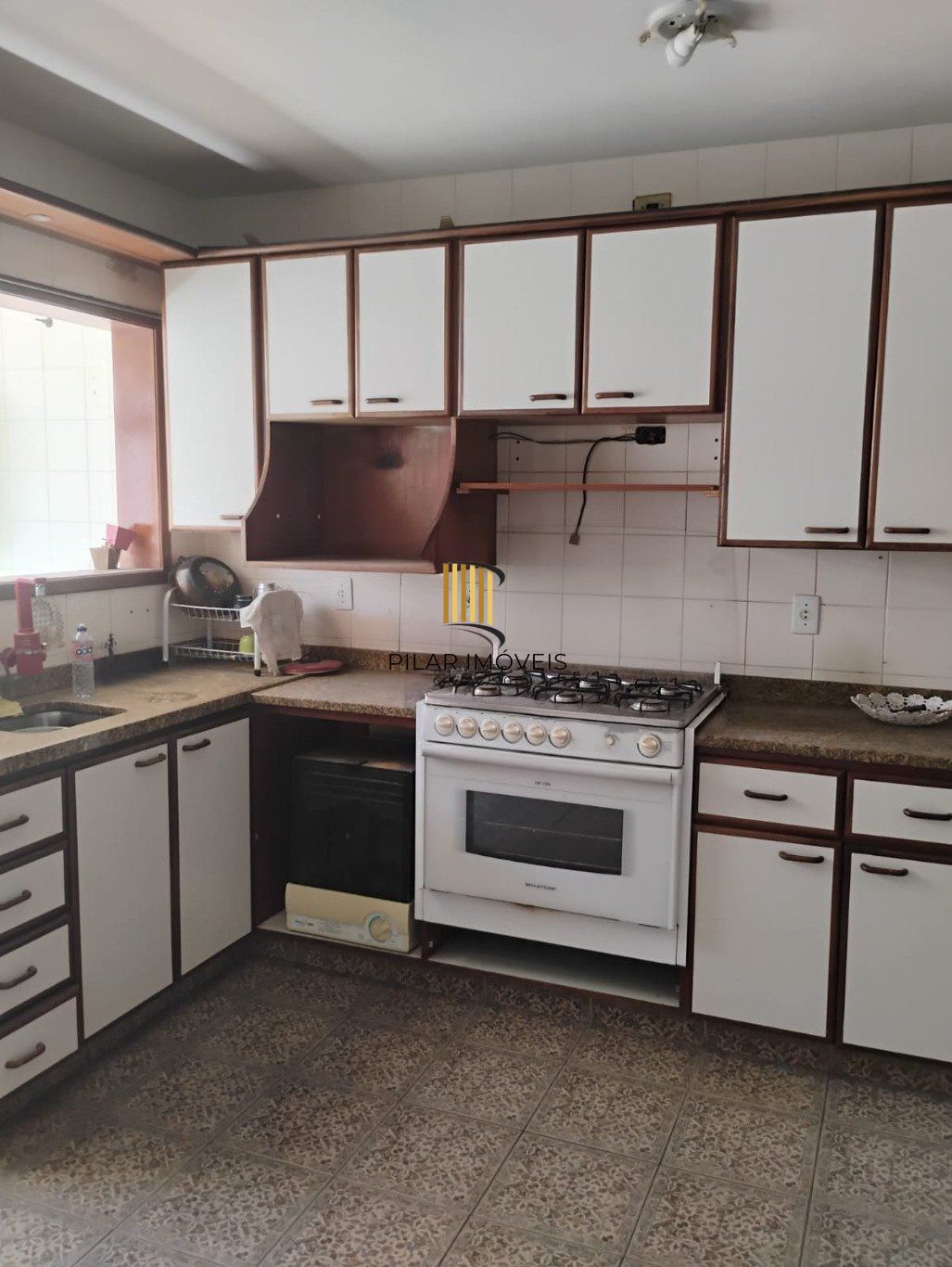 Apartamento com 3 quartos e 2 vagas de garagem no Bairro Jardim Itu/ Planalto.