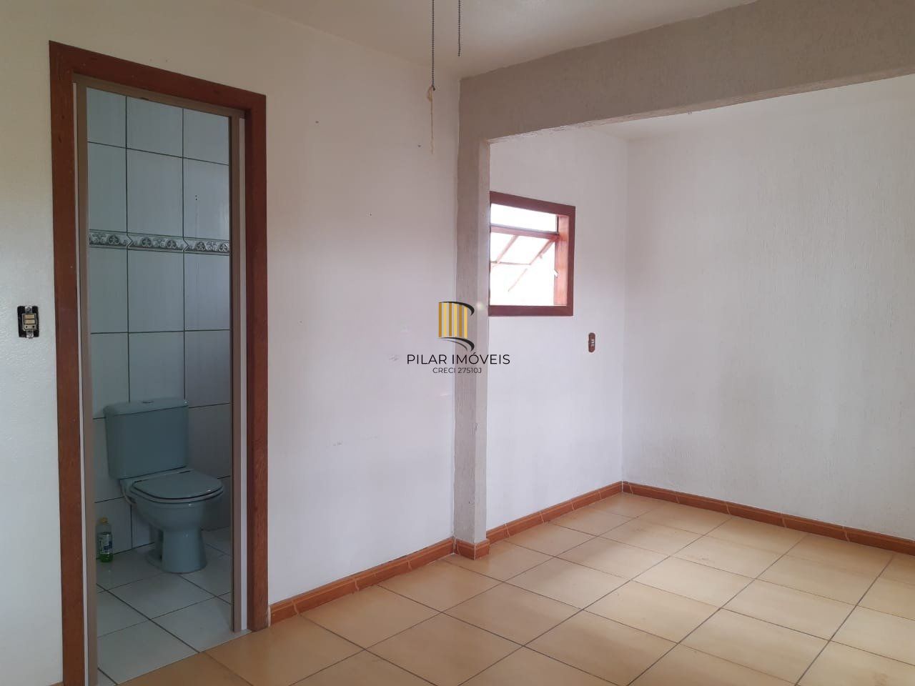 Casa de 2 Quartos e 2  vagas de garagem no Parque Granja em Cachoeirinha.