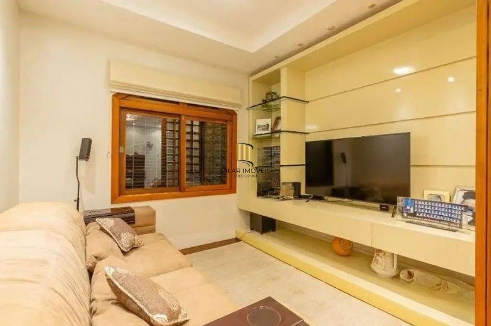 Casa de 3 quartos, piscina, churrasqueira, 7 vagas no bairro Tristeza