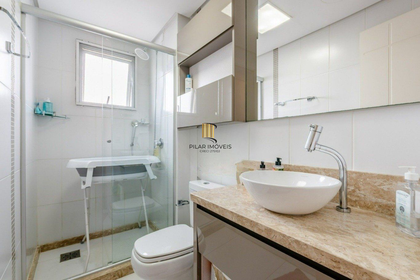 Apartamento com 3 quartos e 4 vagas no Menino Deus, Porto Alegre.