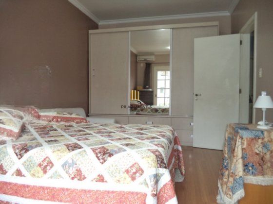 Casa com 4 dormitórios, 1 suíte, 260 m² privativos, 3 vagas no Ecoville.