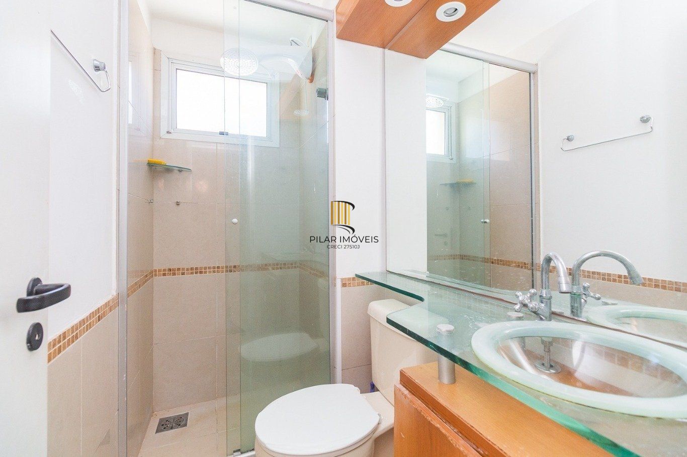 Apartamento com 2 quartos, 1 vaga, gás central e elevador no bairro Sarandi.