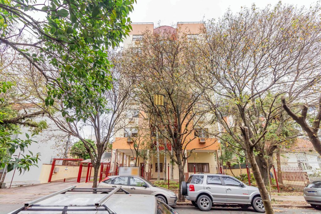 Apartamento com 3 quartos, vaga e elevador no Bairro Menino Deus